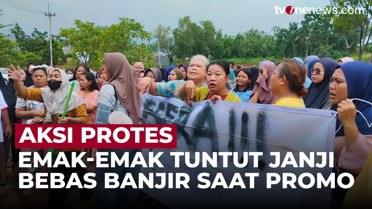 Bawa Sapu Lidi dan Panci, Emak-emak Cileungsi Demo Tuntut Janji Bebas Banjir | OneNews Update