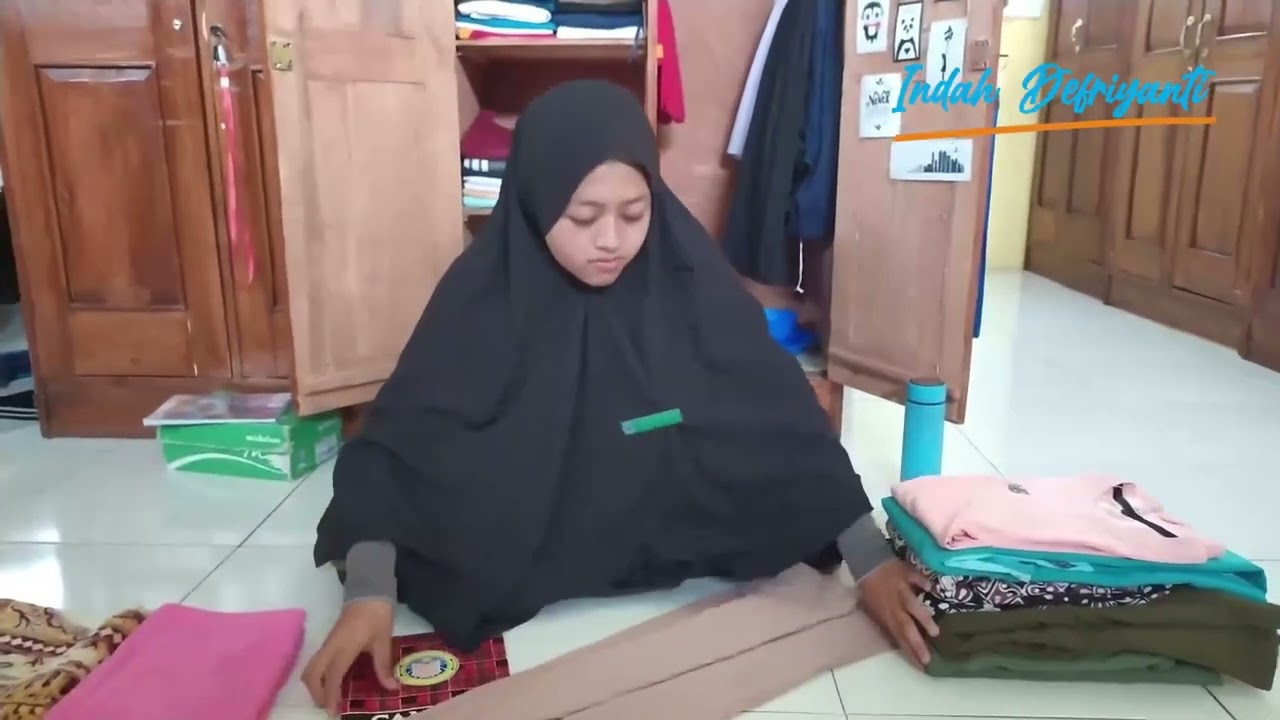 CARA MELIPAT PAKAIAN ALA SANTRI AGAR UKURANNYA SAMA, RAPIH DI LEMARI