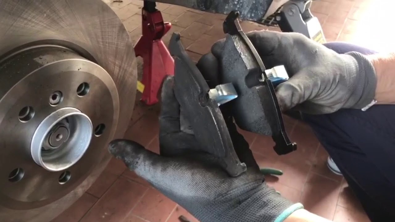 Cambio dischi e pastiglie anteriori BMW