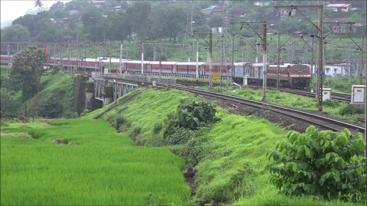 Pawan & Kamayani Exp With LHB Coaches Climbing Grand Thull Ghats In Monsoon With Double Bankers !