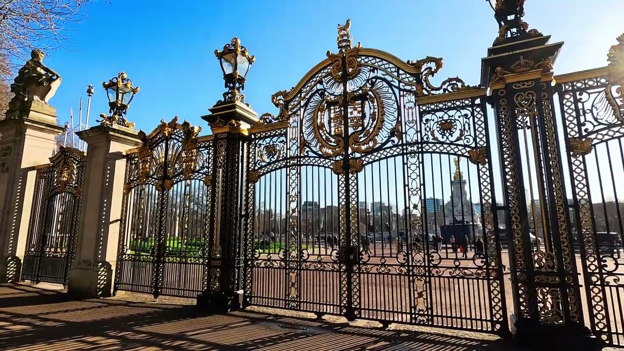 Exploring Buckingham Palace: Iconic Gates and the Victoria Memorial in London