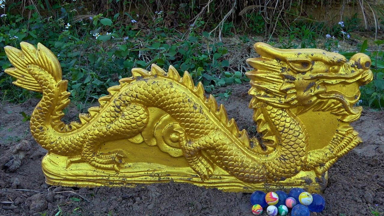 The boy broke into the island to explore and dug out a huge dragon weighing dozens of kilograms