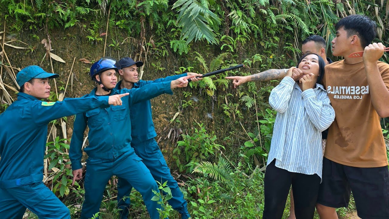 Kind police chases a gang of gangsters and help single mother