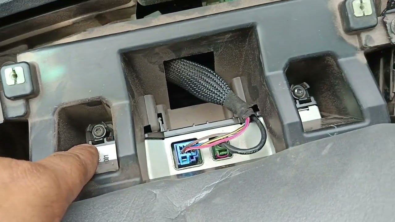 como desmontar painel do New Actros