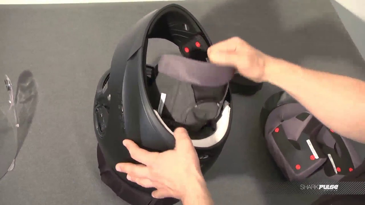 Shark Helmet - Dis-/Assembling textile parts