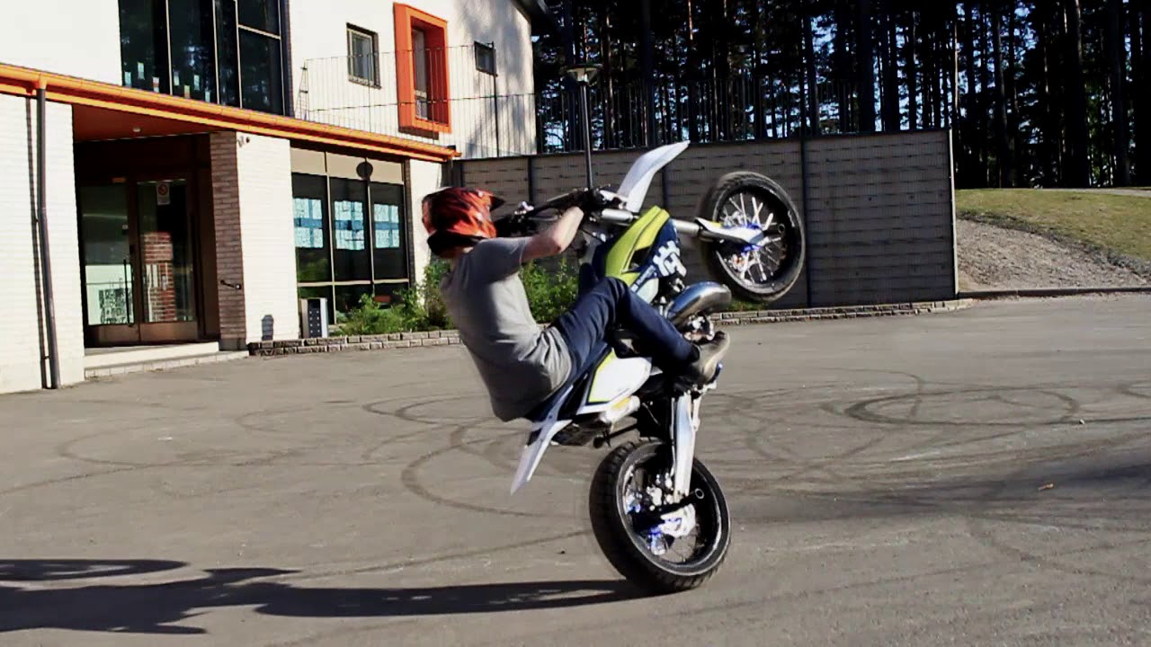 Husqvarna Te 125 | Stunt training