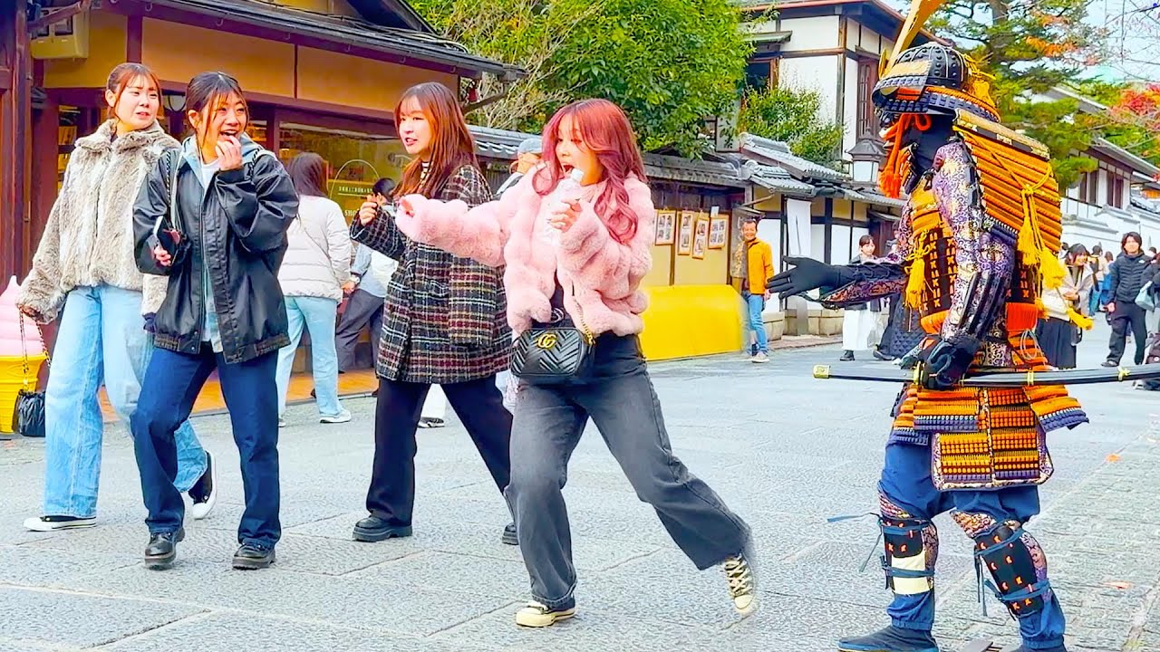 SAMURAI Statue Prank in Kyoto Japan | Awesome Shogun Mannequin prank reactions Kiyomizu Temple #137