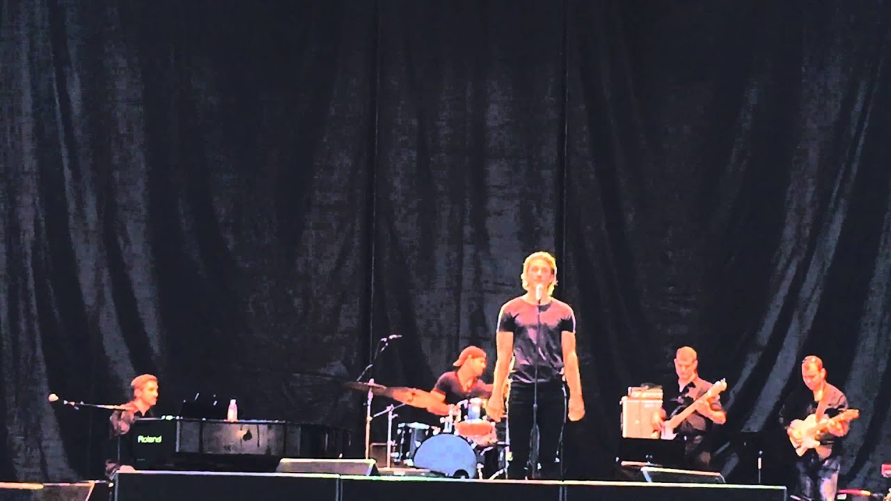 Aaron Tveit sings Boyfriend / We Are Never Getting Back Together - Elsie Fest 2015