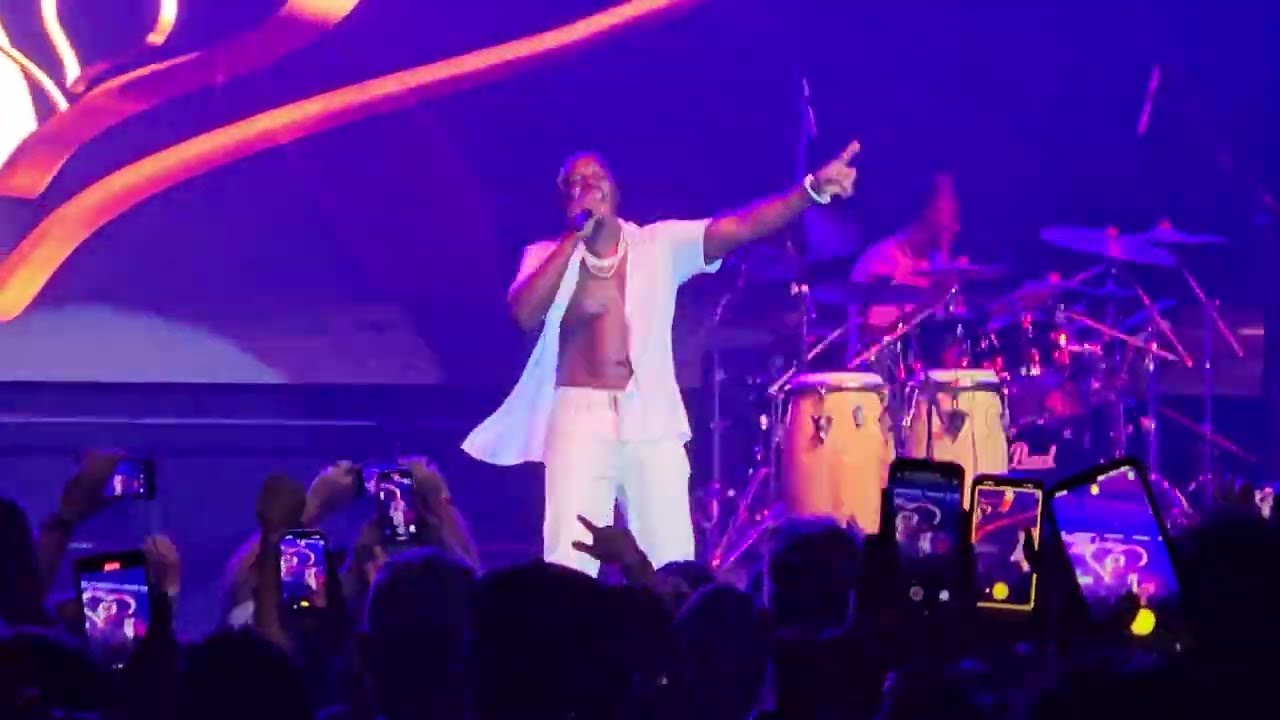 Akon - I Wanna Love You & Smack That - Live at Hard Rock Cafe Tampa FL