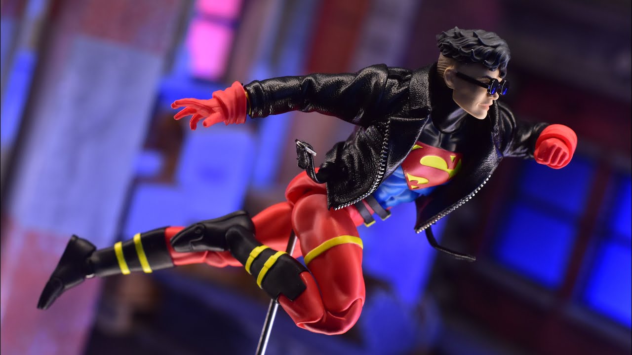 Medicom Mafex DC Comics Death Of Superman: Superboy