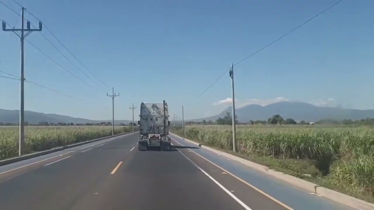 La carretera del Periférico Claudia Lars 