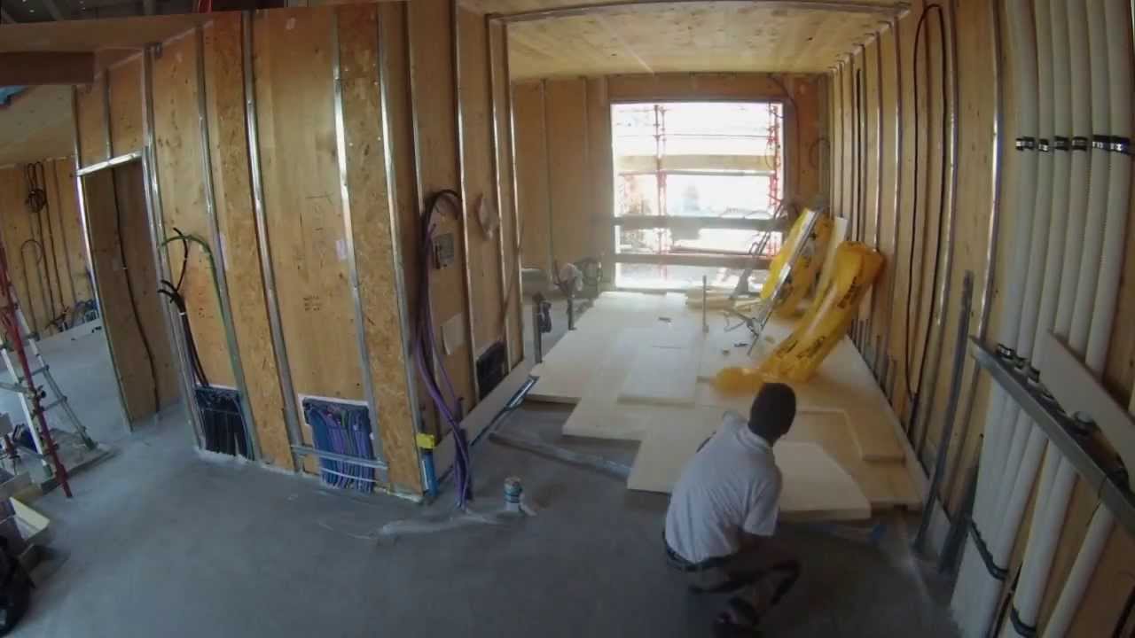 Casa in legno, impianti taglia-spese in time lapse