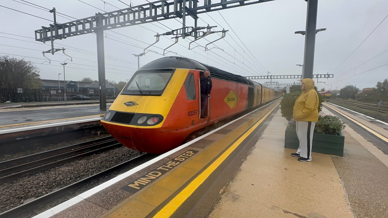 Train spotting at Didcot parkway and seeing network rail HST 43257 & 43301￼