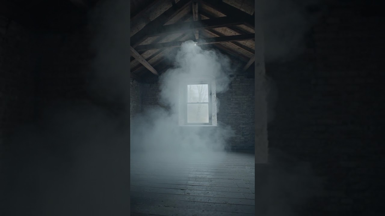 strana nebbia in soffitta