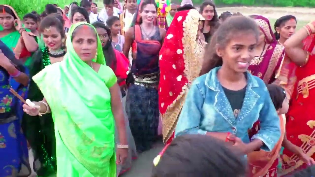 Avadhi dehati dance gaon ka viral video desi thumka mukabala