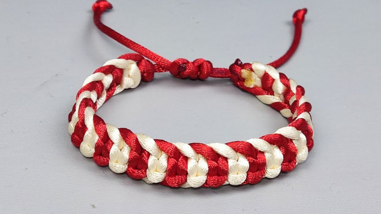 Macrame Bracelet Tutorial | Bracelet with Square Knot Variation