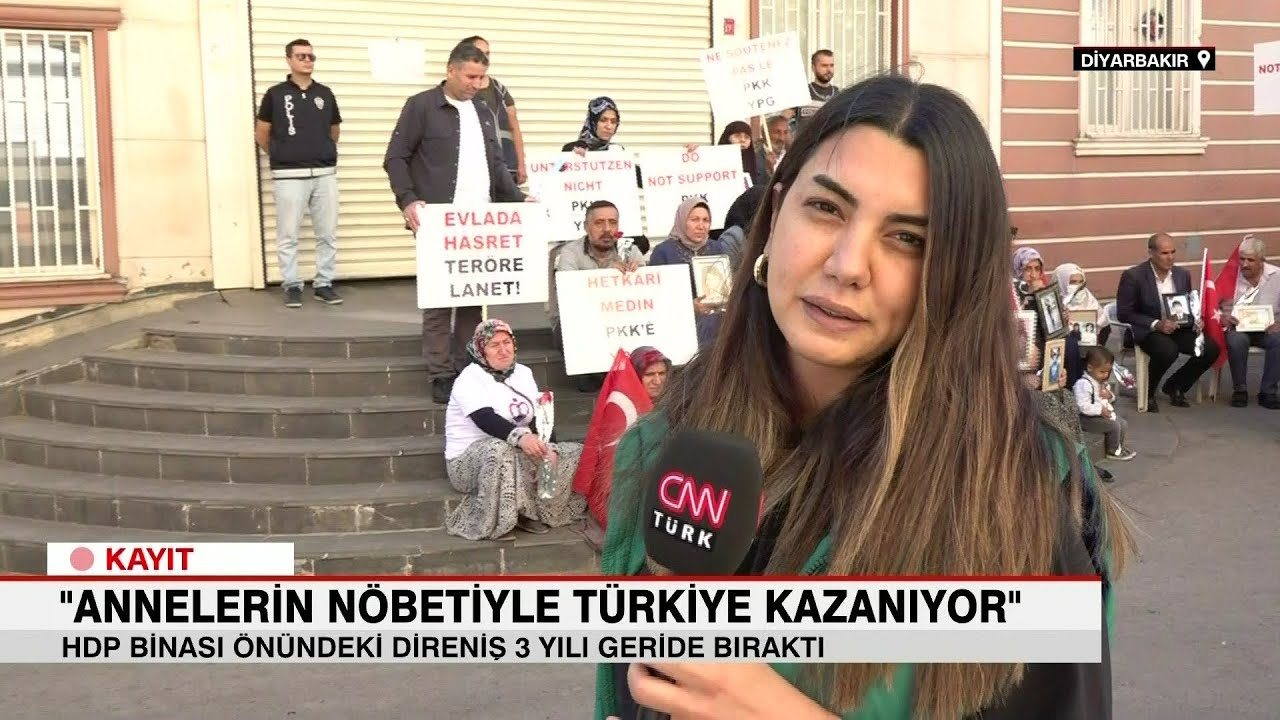 DİYARBAKIR ANNELERİ BEKLİYOR! BİR ANNE RÖPORTAJ SIRASINDA FENALAŞTI!