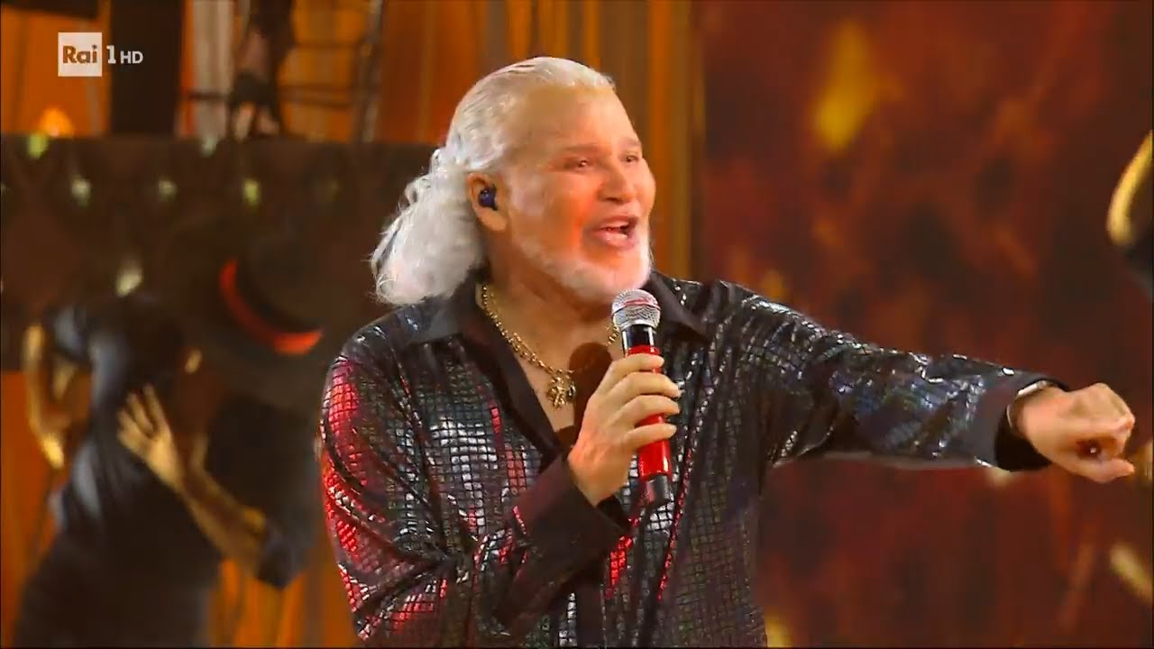 Leroy Gomez canta 