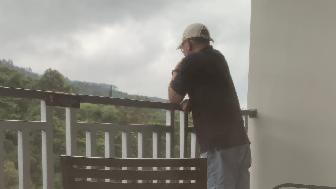 Sampai di puncak pas, nginap dan sarapan di hotel diiringi suara air disungai 