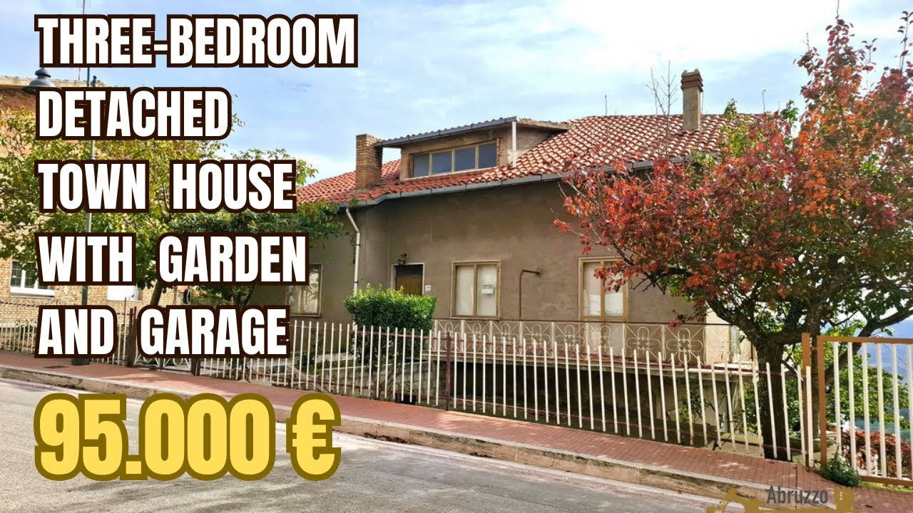 Three-bedroom detached town house with garden and large garage. Lentella