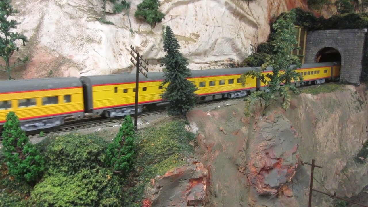 Great Northern Railway: UP E6 A B B passenger train at Basin tunnel