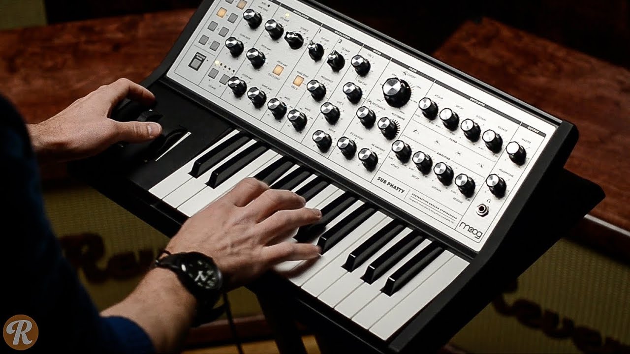 Демонстрация аналогового синтезатора Moog Sub Phatty