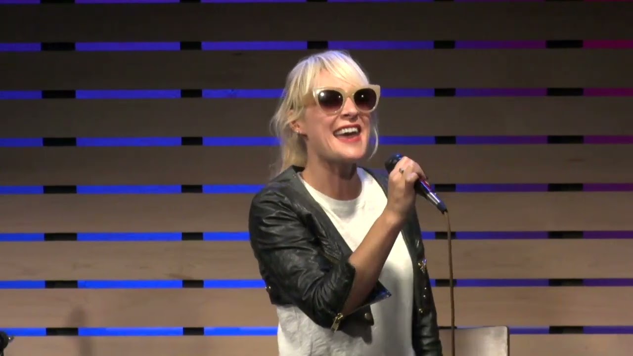 Metric - All Comes Crashing [The Lounge]