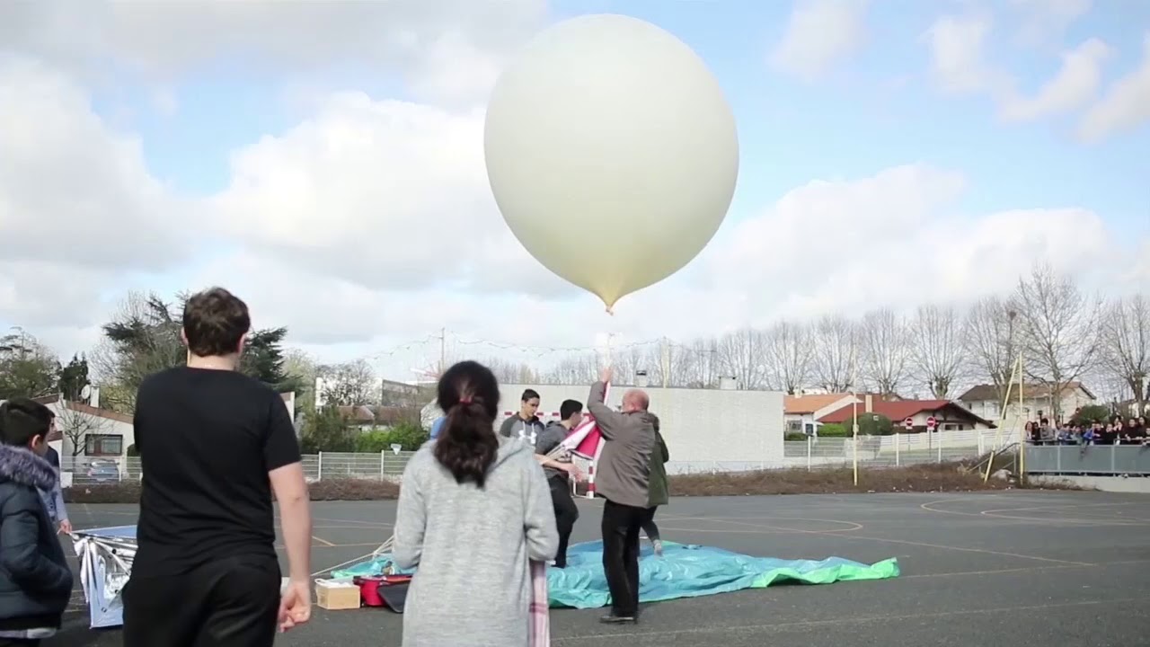 Collège Jean Zay :  Lâcher du Ballon strastosphérique