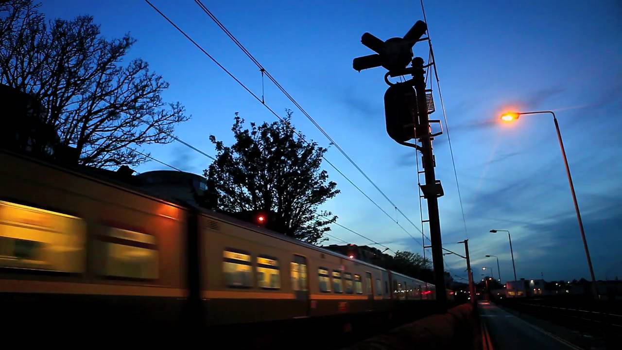 Dart Trains (Dublin Area Rapid Transit) Seapoint - Dún Laoghaire HD