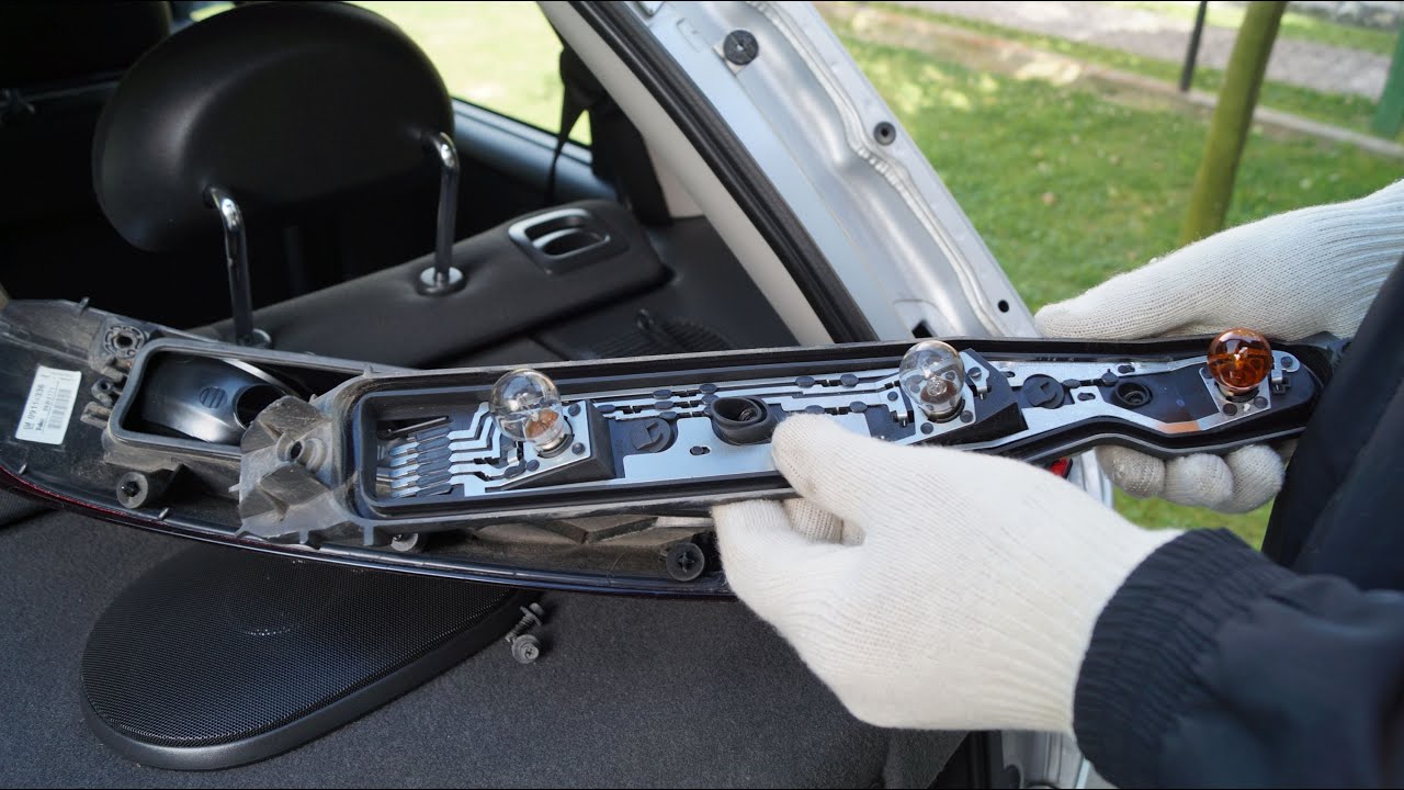 Opel Corsa - Rear Right Light Bulbs Replacement