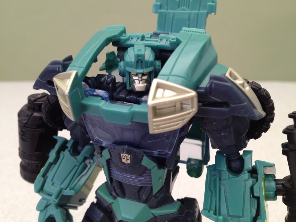 TRANSFORMERS PRIME SERGEANT KUP RID DELUXE VIDEO REVIEW