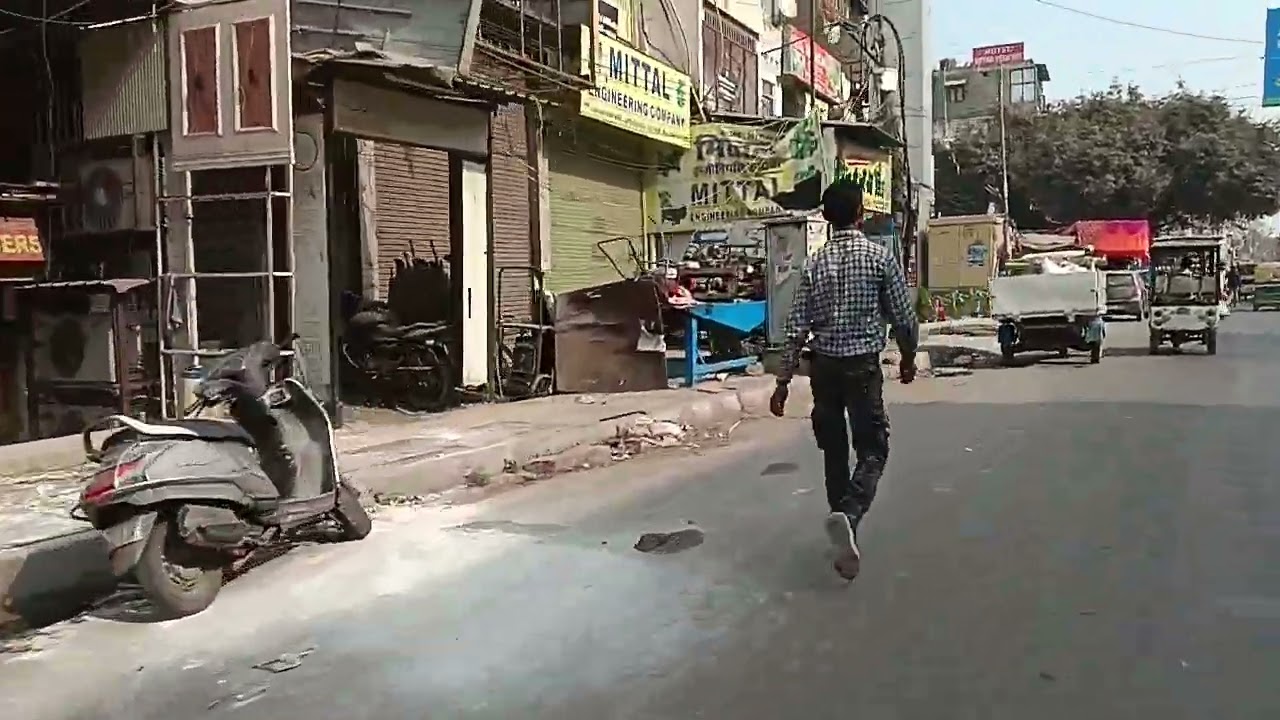 Going to the aminabad medicine market from charbagh Lucknow ।।
