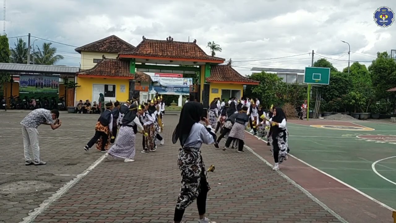 Pentas Seni Tari Badui kelas 7b SMP Negeri 1 Minggir 