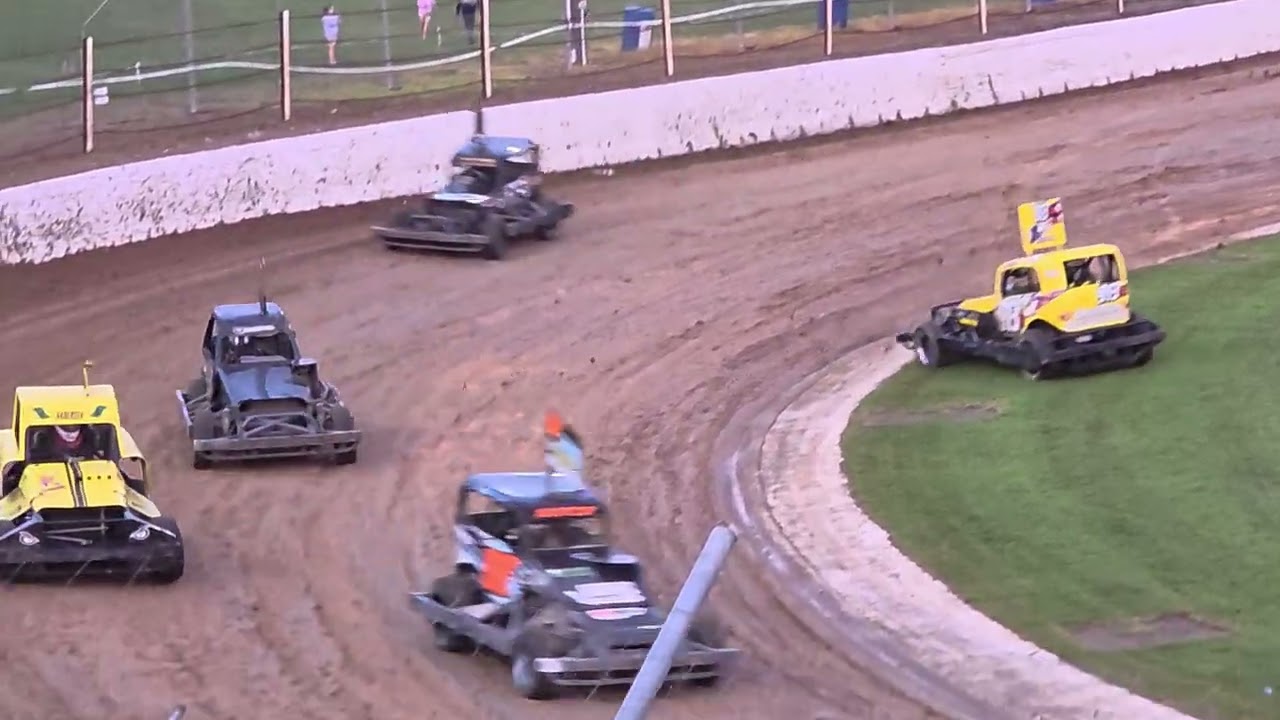 Waikato Stockcar Championship Heat Three Huntly Speedway 10.01.26 