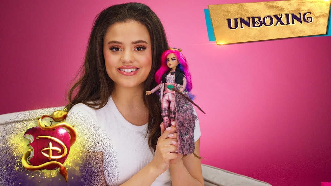AD | Deluxe Queen of Mean Doll! | Unboxing with Sarah Jeffery Part 2 📦 | Descendants 3