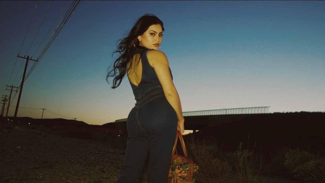 Amanda Carrera - RUNAWAY (Official Music Video)