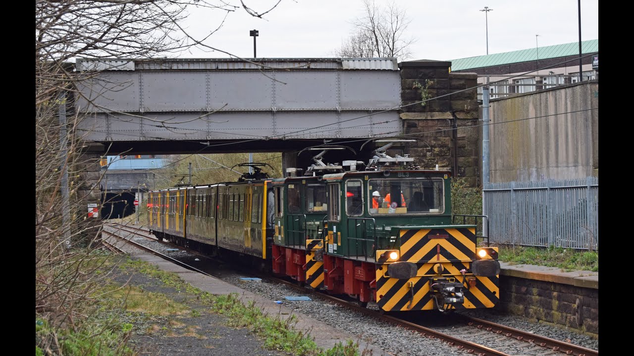 Tyne & Wear Metro Battery locos Rescuing Stranded Metro Cars  [HD]