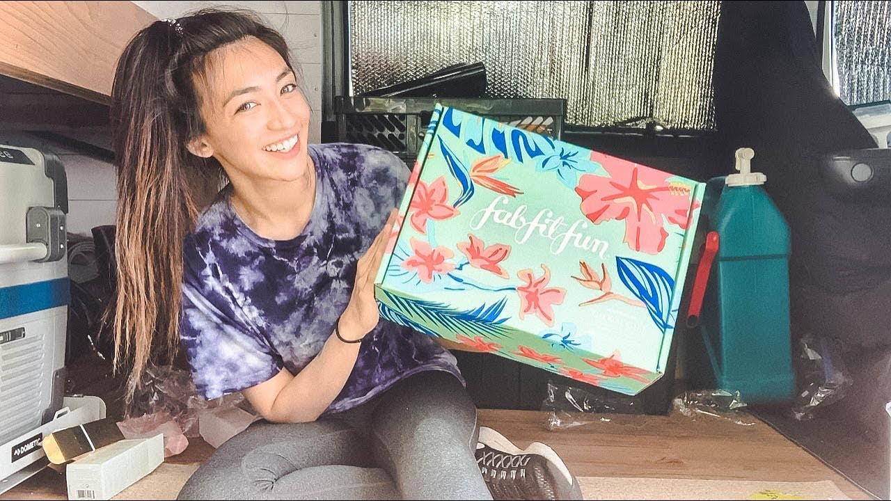 FABFITFUN Summer 2019 Unboxing - Gearing up for summer 🌞