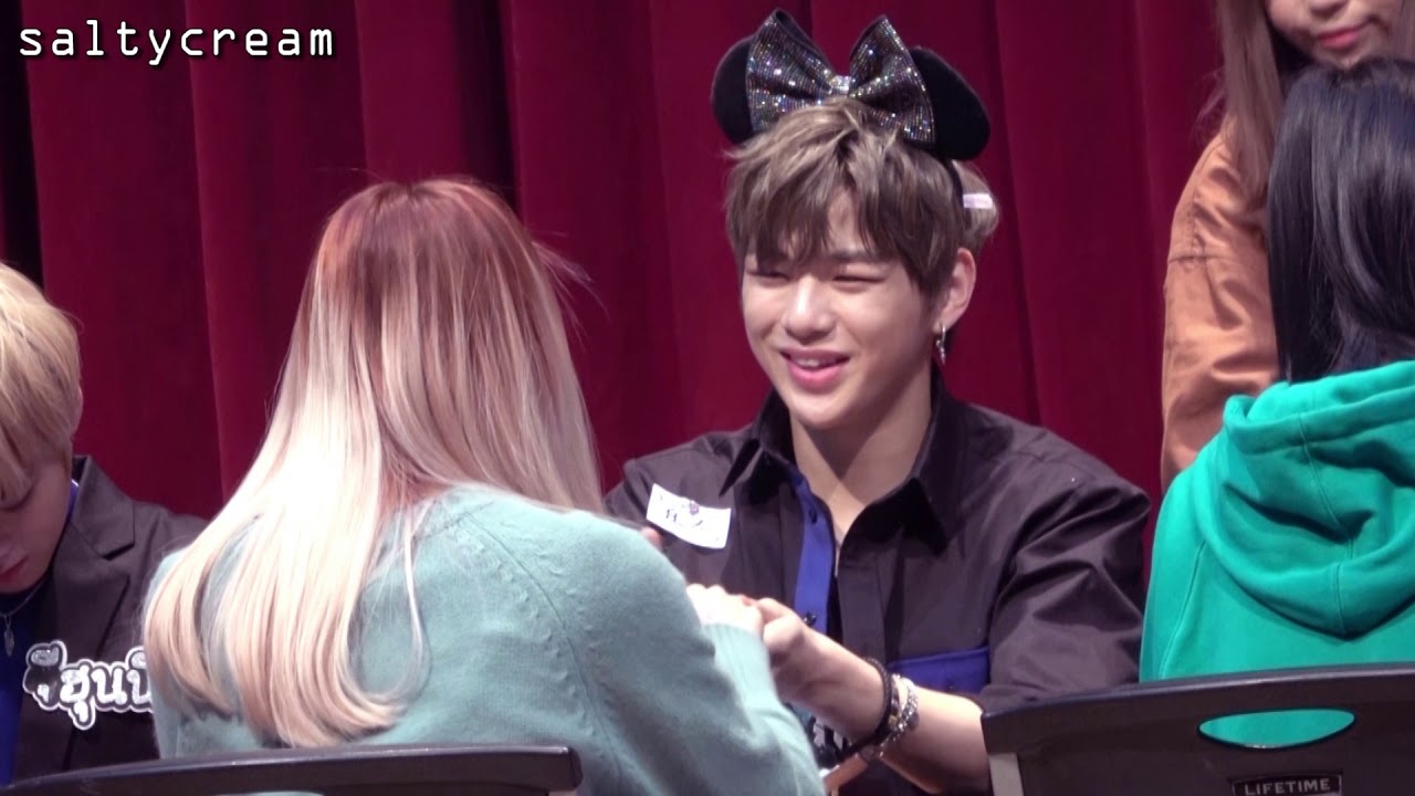 171119 노량진 fan sign Kang Daniel focus