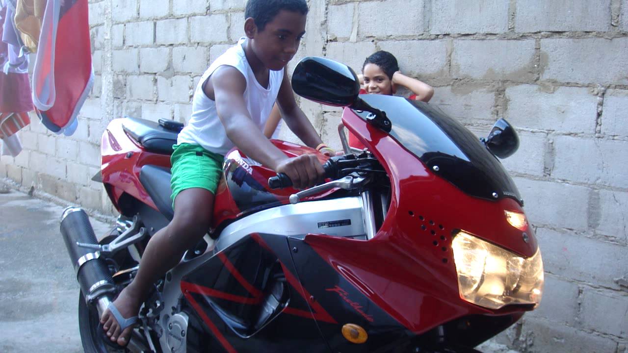 Fredinho Acelerando Cbr 900 rr fireblade