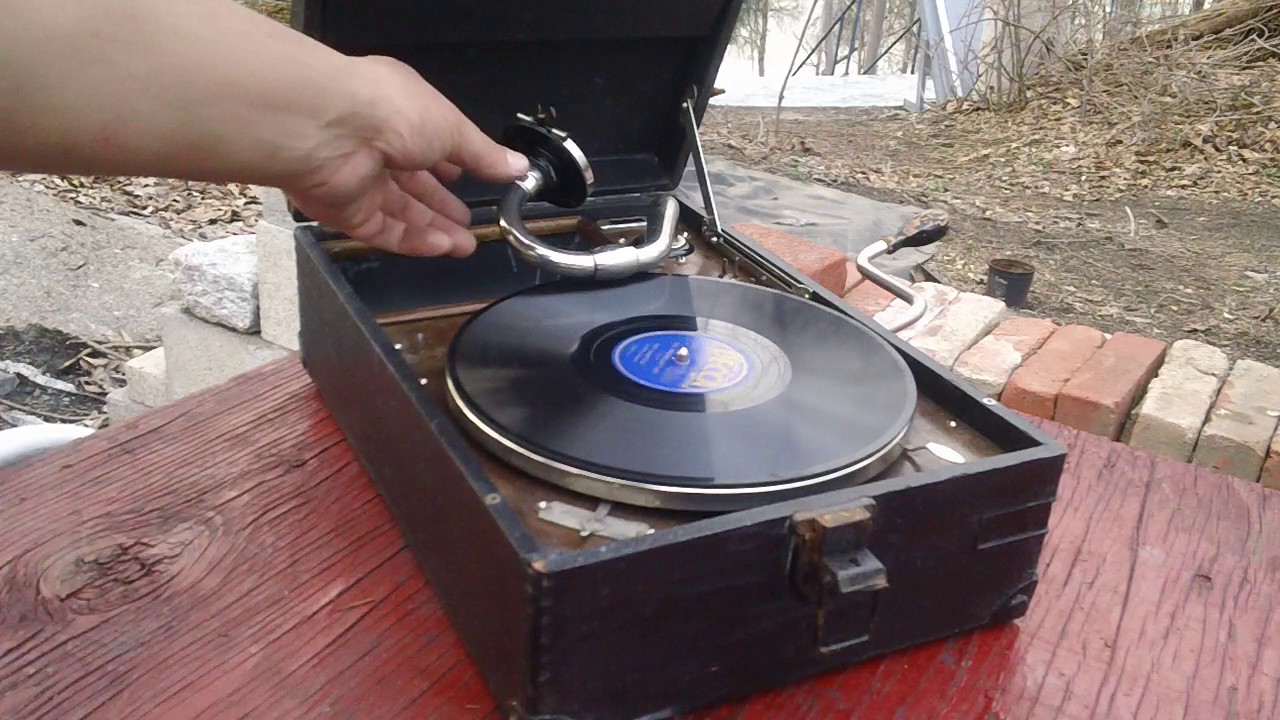 Motor and reproducer testing on French HMV-101 portable phonograph 1927