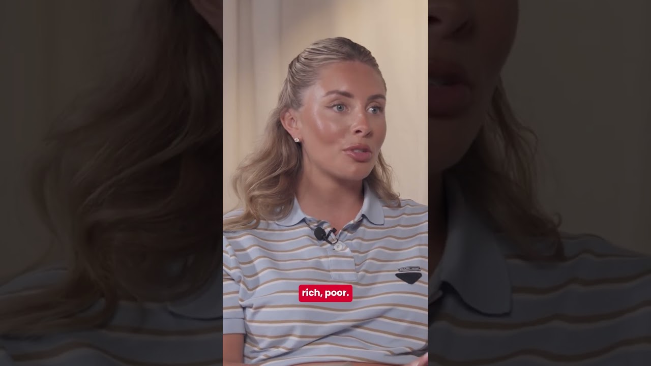 Бонни Блю задают вопросы о том, как ее карьера повлияла на жизнь ее ребенка.