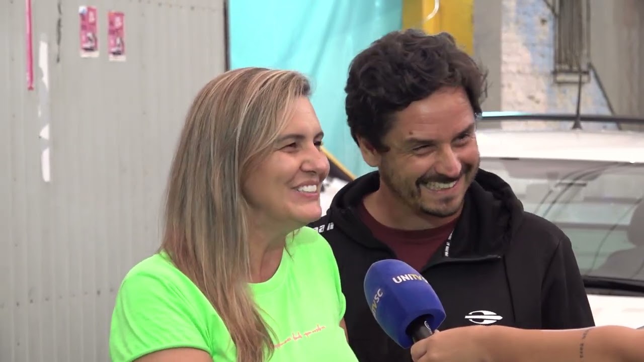 Escolas de Samba brilham na passarela e emocionam público em desfile de Carnaval