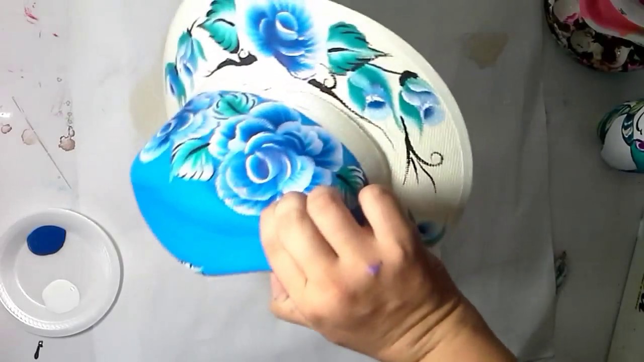 COMO SE HACE LA PINCELADA EN SOMBREROS PINTADOS - To paint a rose easily