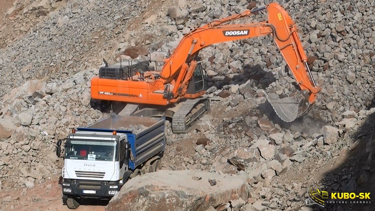 Doosan DX420LC loading IVECO Trakker 8x4