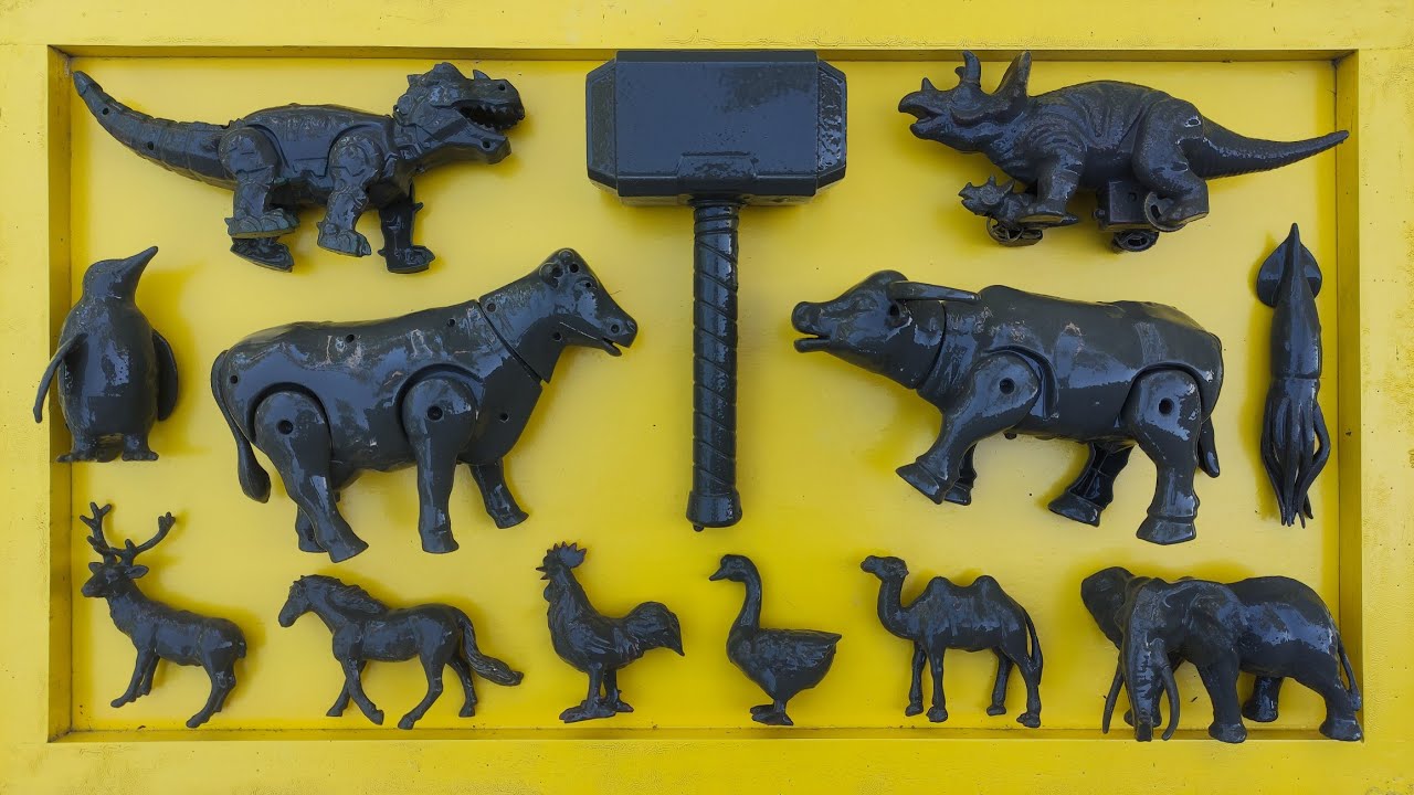 Membersihkan mainan hewan, sapi, kerbau, unta, gajah, ayam, bebek, pinguin, cumi cumi, triceratops