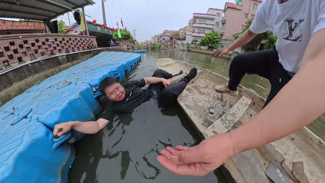 I Fell Into the Water in Shunde! 😭💦 (Insta360 Still Rolling!)
