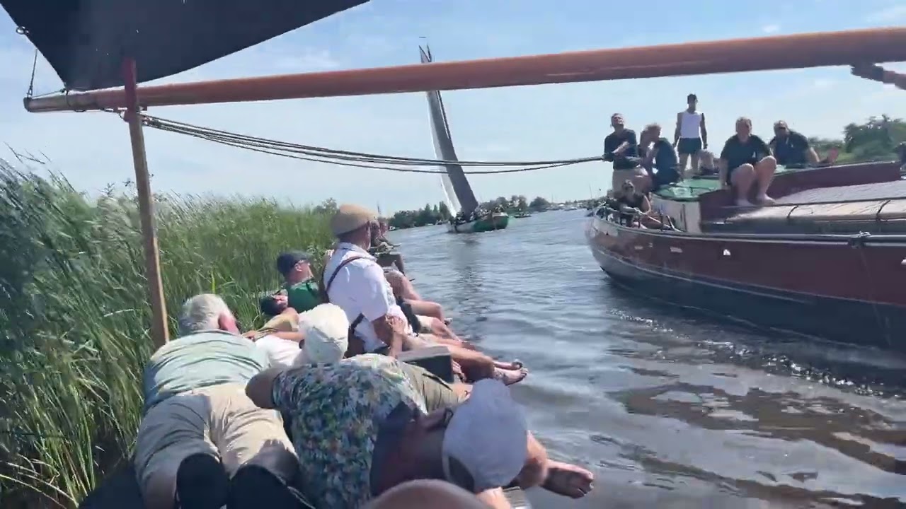 4 Katwijkers bijna onthoofd bij Skûtsjesilen Earnewâld😀 @wfdemol @OmropFryslan