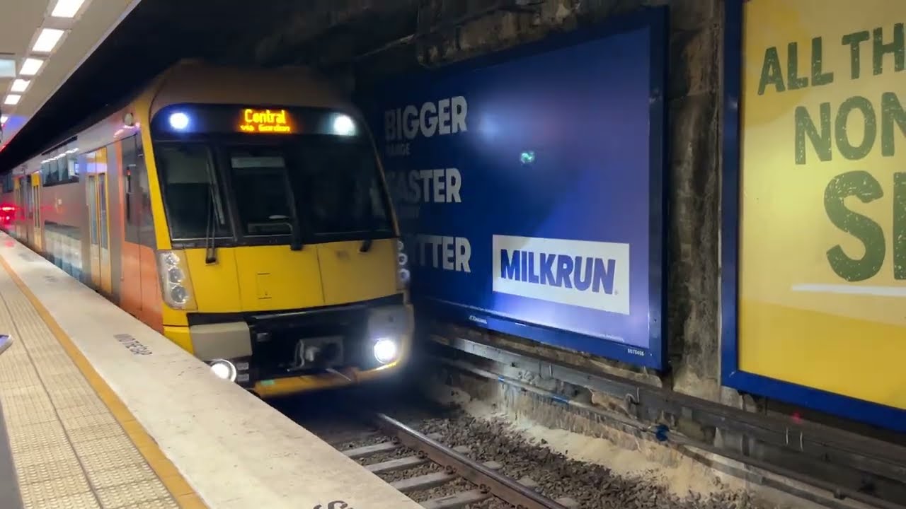 雪梨火車 - Town Hall 進站