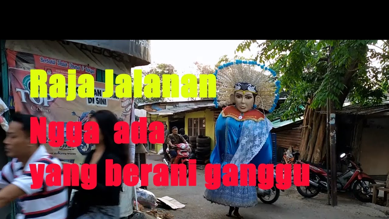 Ondel-ondel raja jalanan